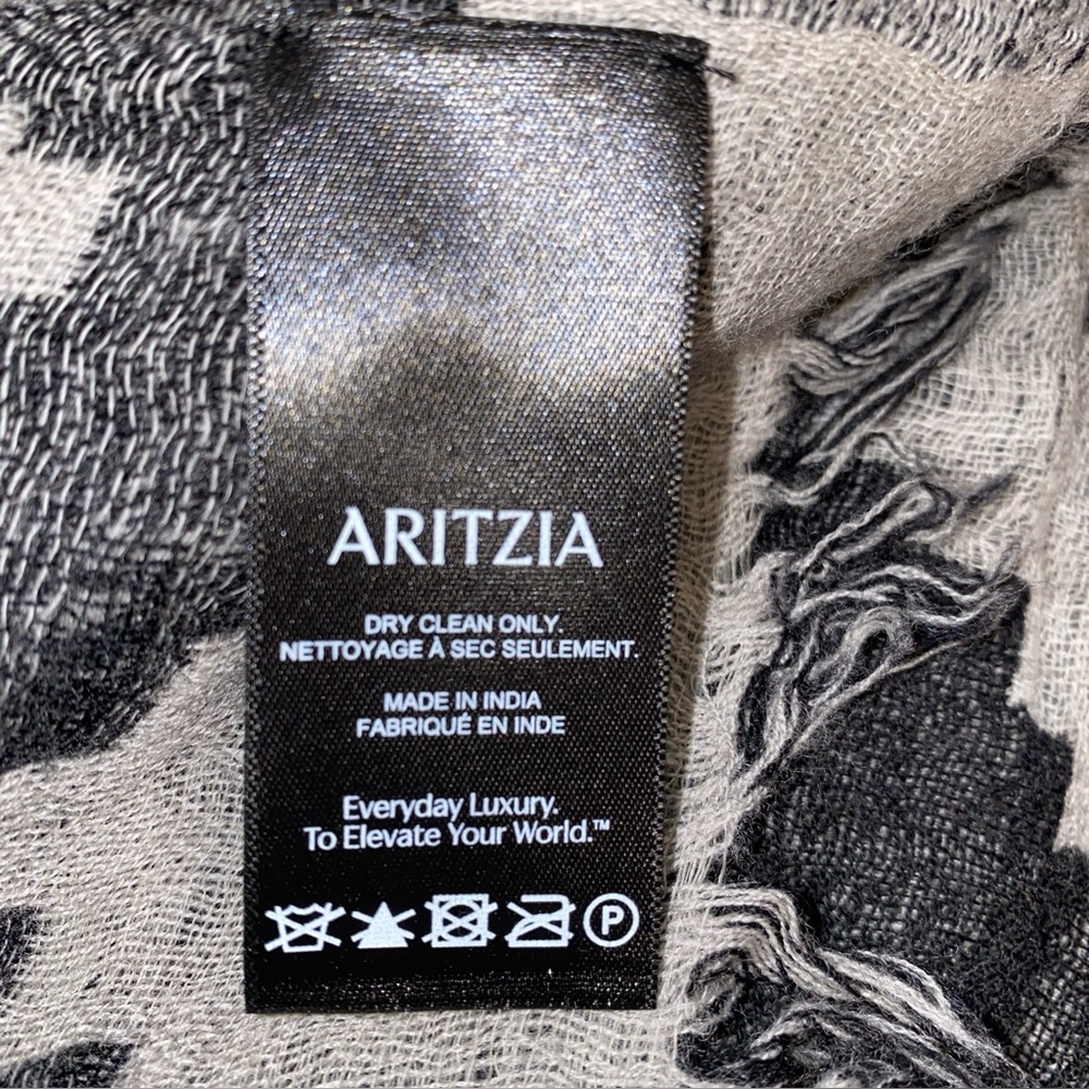 Aritzia Wilfred Reversable Wool Blanket Scarf Black Gray Diamond Mosaic - Picture 7 of 8